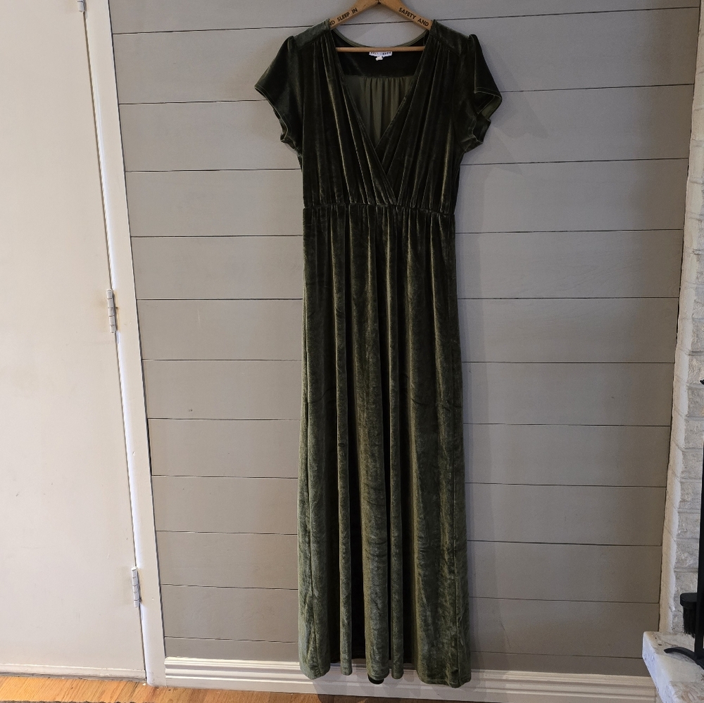 Elegant Green Velvet Maxi Dress